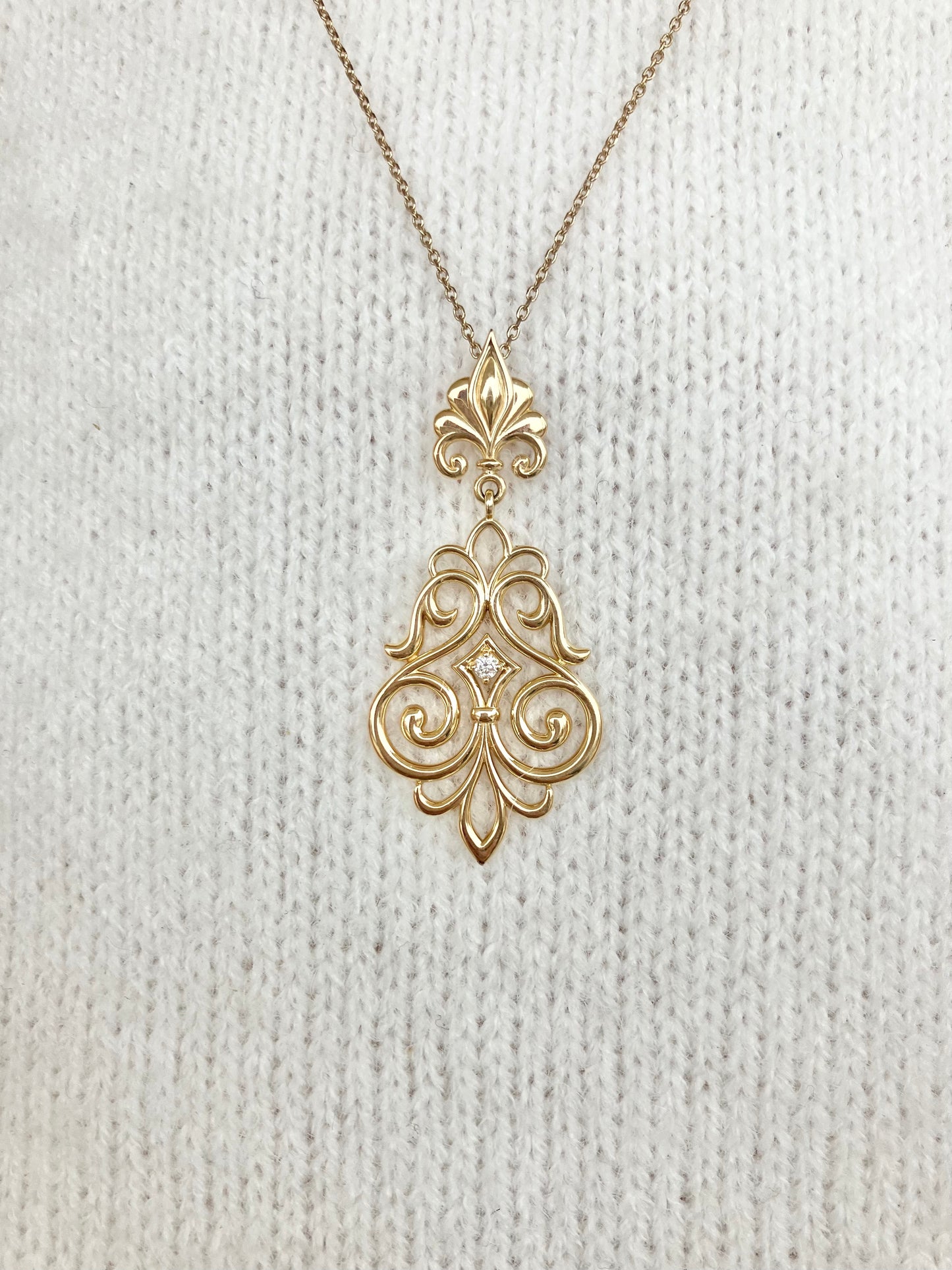 14K Yellow Gold Fleur-de-Lis Necklace